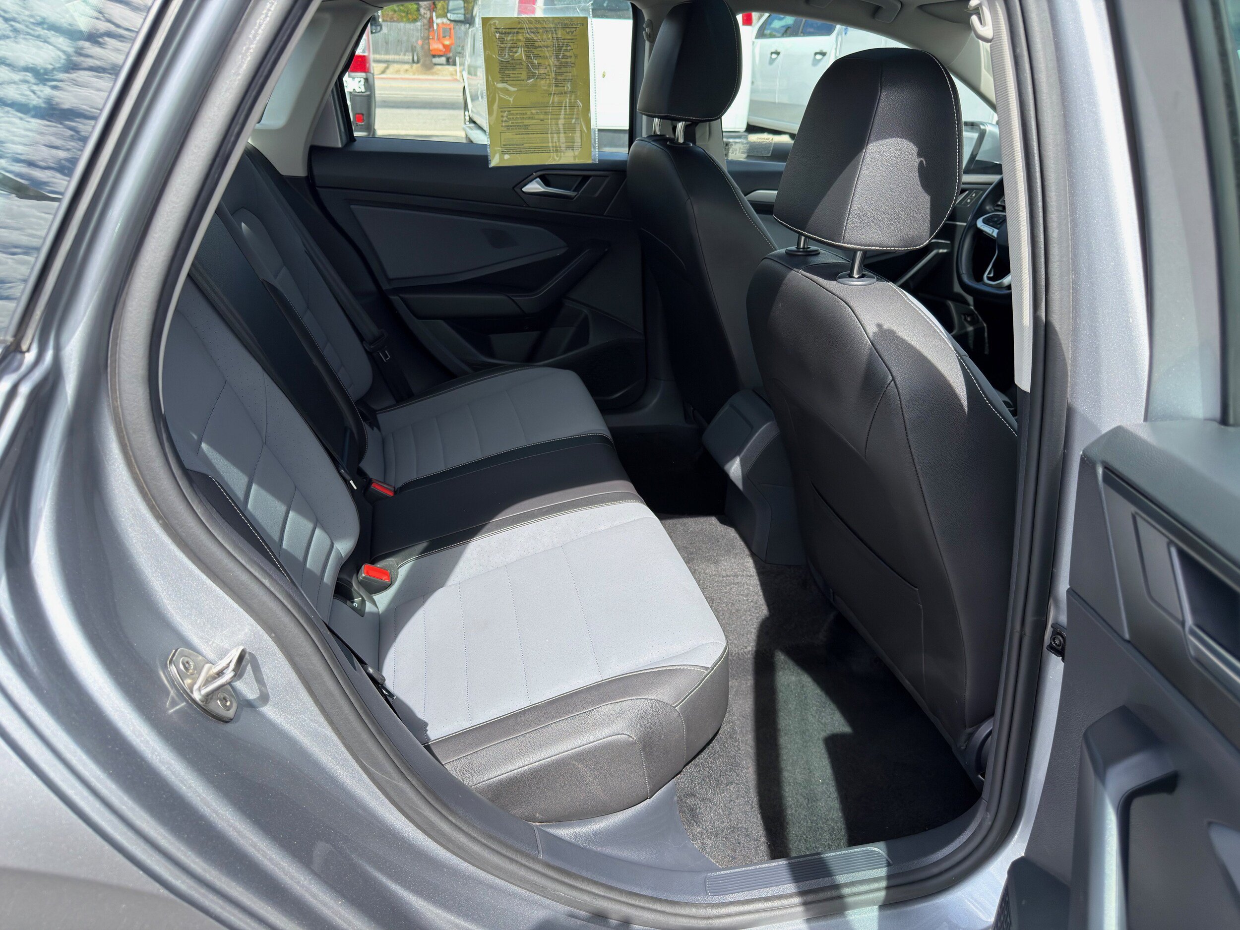 Used 2025 Volkswagen Jetta SE FWD image 12
