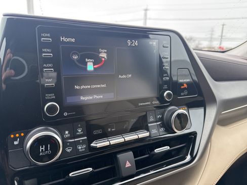 Used 2021 Toyota Highlander XLE image 22