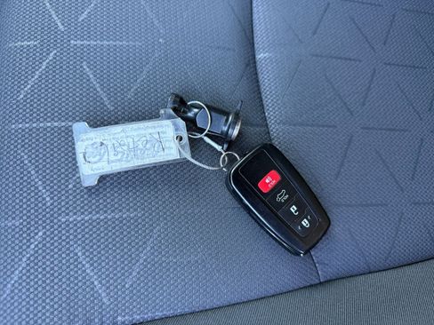 Used 2025 Toyota RAV4 XLE image 21