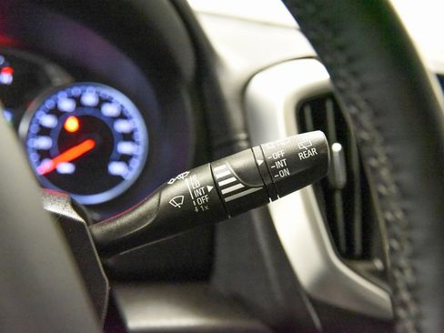 Used 2024 GMC Terrain SLT image 25