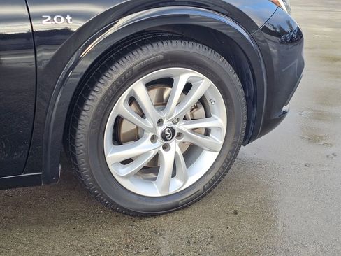 Used 2018 INFINITI QX30 w/ Cargo Package image 17