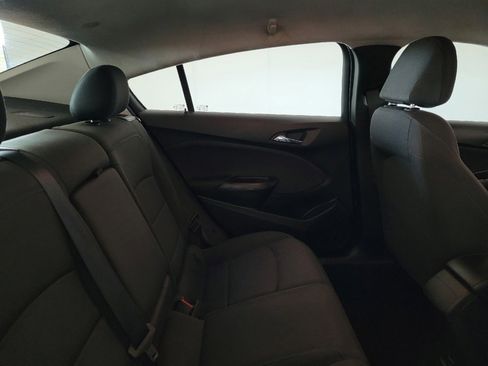 Used 2018 Chevrolet Cruze LT FWD image 19