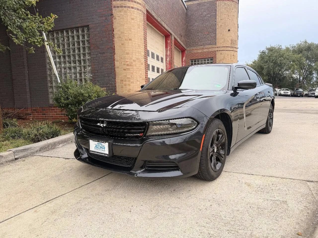 Used 2019 Dodge Charger SXT RWD image 1