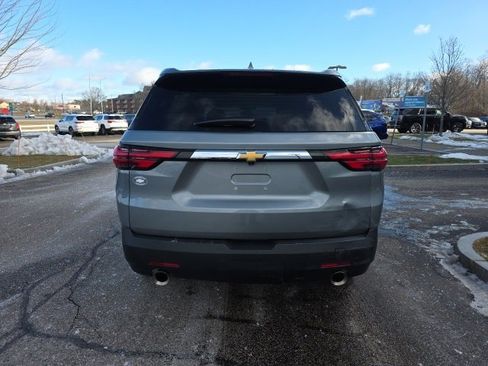 Used 2023 Chevrolet Traverse LS image 3