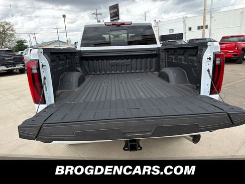 New 2026 GMC Sierra 2500 Denali w/ Denali Reserve Package AWD/4WD image 9