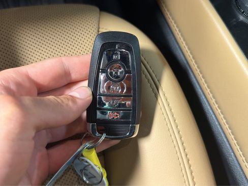 Used 2021 Lincoln Corsair Reserve AWD/4WD image 22