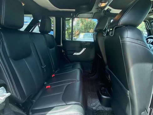 Used 2015 Jeep Wrangler Unlimited Sahara w/ Connectivity Group AWD/4WD image 14