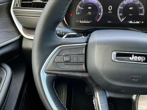 New 2025 Jeep Grand Cherokee L Limited w/ Luxury Tech Group II image 18