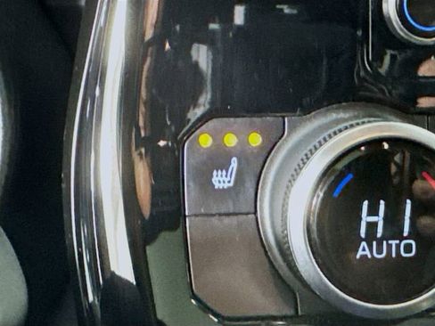 Used 2022 Toyota Highlander XLE image 23