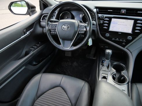 Certified 2020 Toyota Camry SE w/ Cold Weather Package AWD/4WD image 10