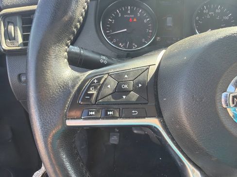 Used 2019 Nissan Rogue SV AWD/4WD image 9