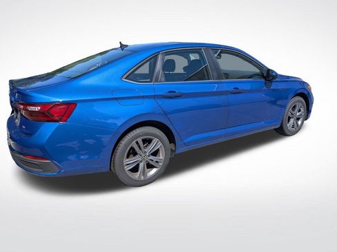 Used 2023 Volkswagen Jetta SE w/ Panoramic Sunroof Package FWD image 3