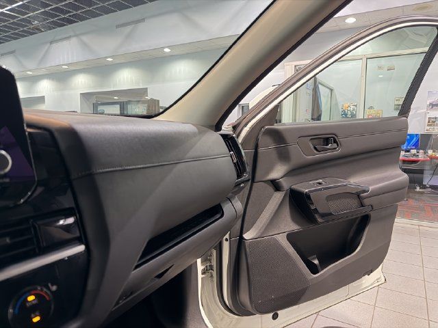 Used 2025 Nissan Pathfinder SV FWD image 25