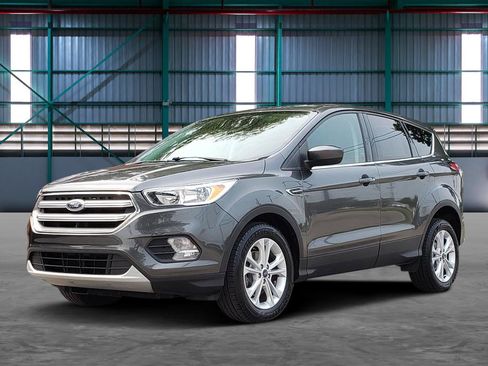 Used 2017 Ford Escape SE FWD image 1
