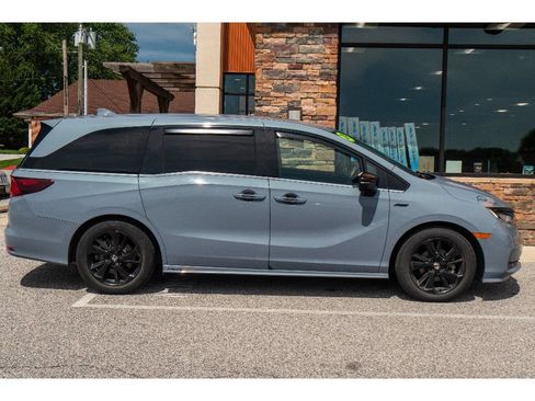 Used 2024 Honda Odyssey Sport image 2