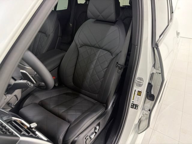 Used 2025 BMW X5 xDrive40i w/ M Sport Package AWD/4WD image 13