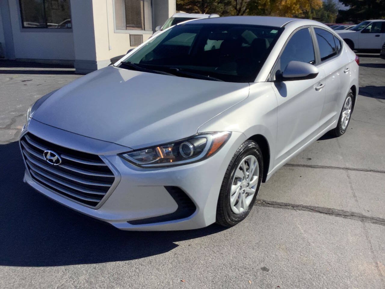 Used 2017 Hyundai Elantra SE FWD image 3