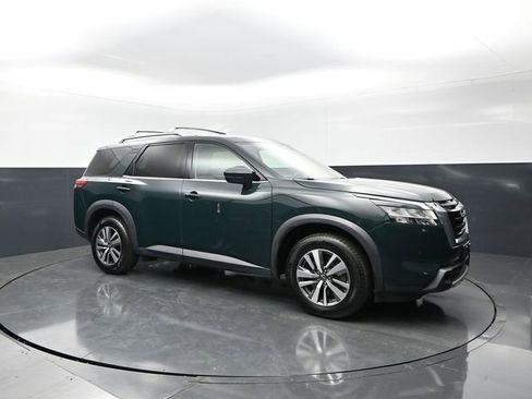 Used 2023 Nissan Pathfinder SL AWD/4WD image 1