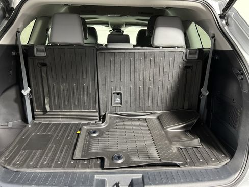 Used 2023 Toyota Highlander XLE FWD image 26