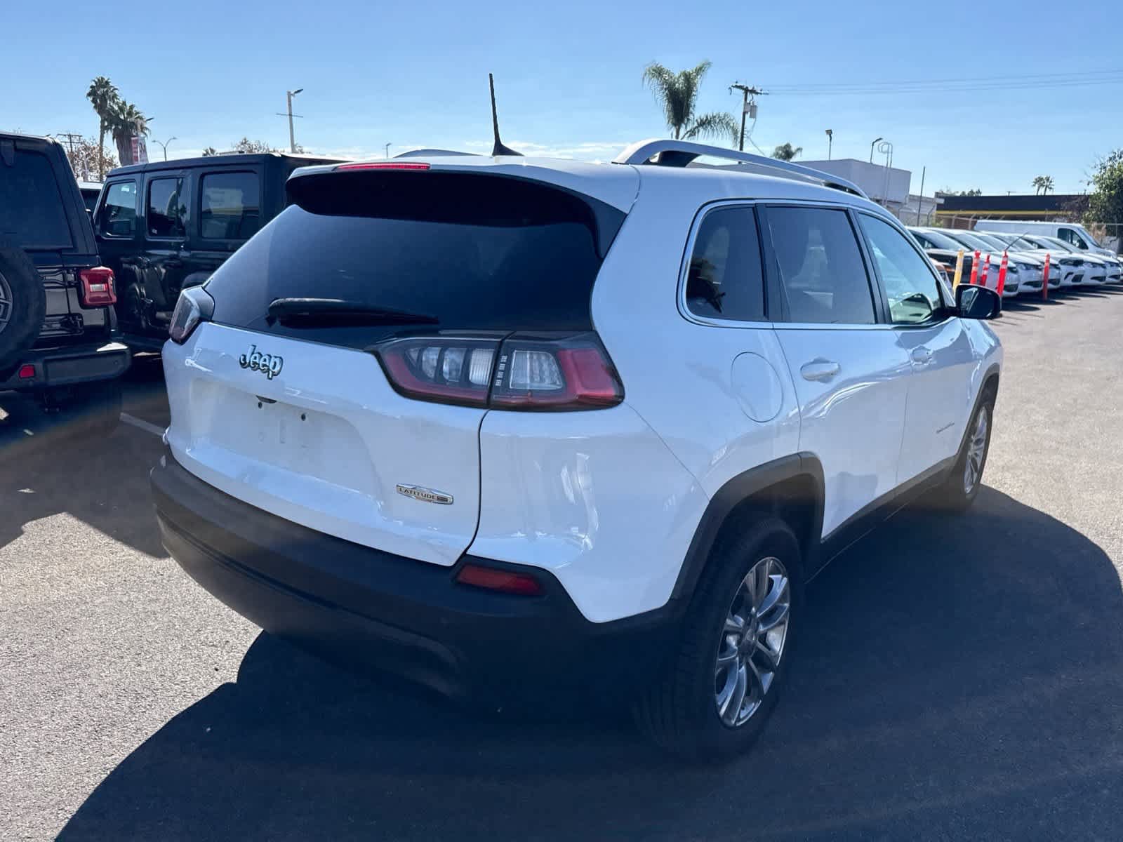 Used 2019 Jeep Cherokee Latitude Plus FWD image 12