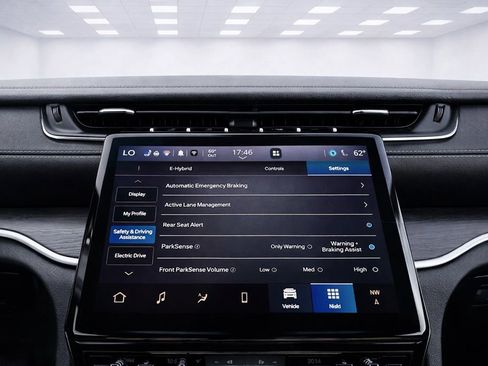 Used 2024 Jeep Grand Cherokee Limited 4xe w/ Luxury Tech Group II image 30