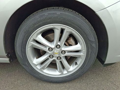 Used 2017 Chevrolet Cruze LT w/ Convenience Package image 9