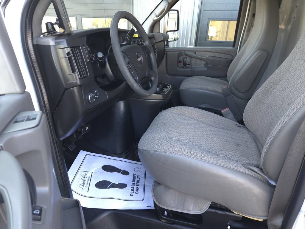 Used 2015 GMC Savana 3500 RWD image 17