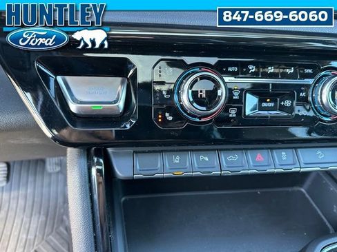 Used 2024 GMC Sierra 2500 AT4 w/ AT4 Premium Plus Package AWD/4WD image 26
