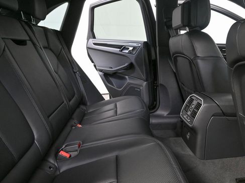 Certified 2026 Porsche Macan AWD/4WD image 18