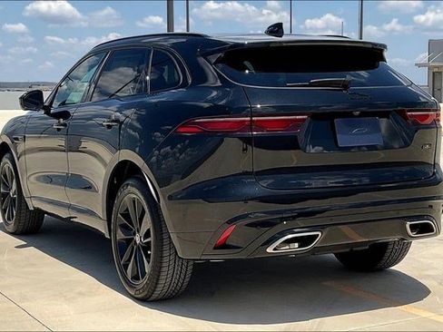 New 2026 Jaguar F-PACE R-Dynamic S image 3