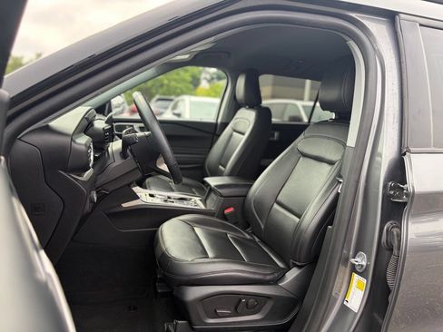 Used 2023 Ford Explorer XLT w/ Equipment Group 202A AWD/4WD image 19