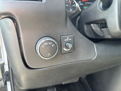 Used 2019 Chevrolet Express 3500 w/ Driver Convenience Package RWD image 12