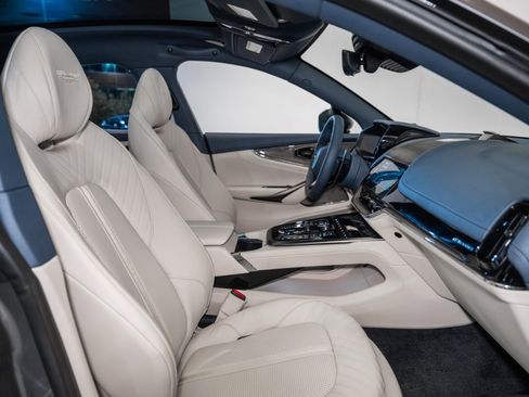 Used 2025 Aston Martin DBX 707 image 20