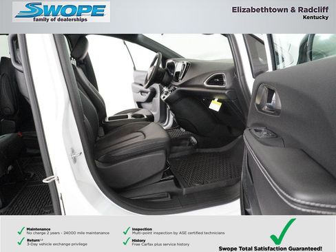 New 2026 Chrysler Voyager LX image 9