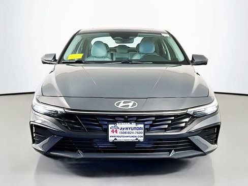 Used 2024 Hyundai Elantra Limited image 11