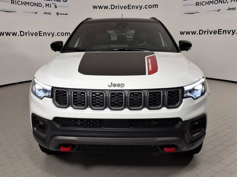 Used 2025 Jeep Compass Trailhawk w/ Trailhawk Elite Group AWD/4WD image 2