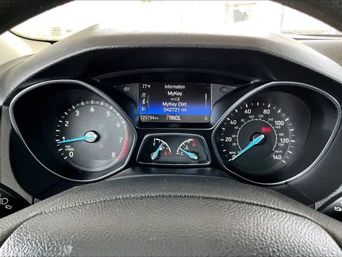 Used 2017 Ford Focus SE FWD image 12