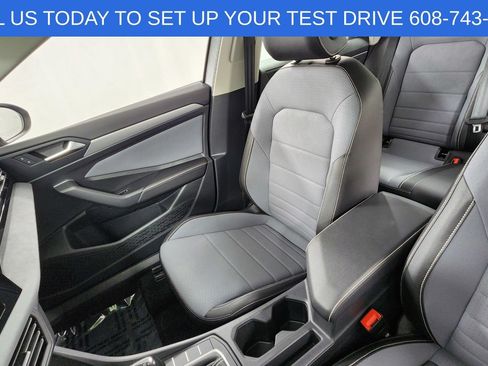 Used 2025 Volkswagen Jetta SE FWD image 13