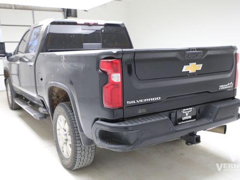 Used 2024 Chevrolet Silverado 2500 High Country w/ Technology Package image 2