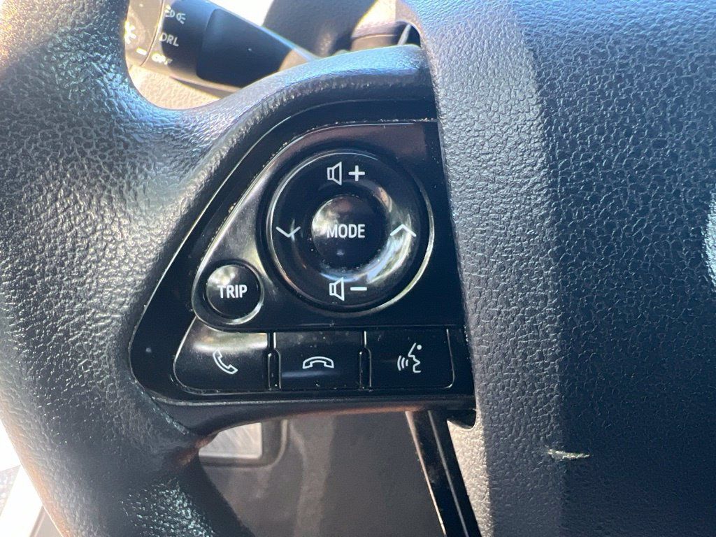 Used 2021 Toyota Prius L Eco FWD image 48