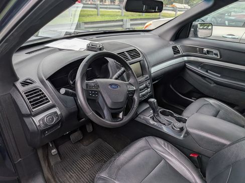 Used 2016 Ford Explorer XLT w/ Equipment Group 202A AWD/4WD image 29