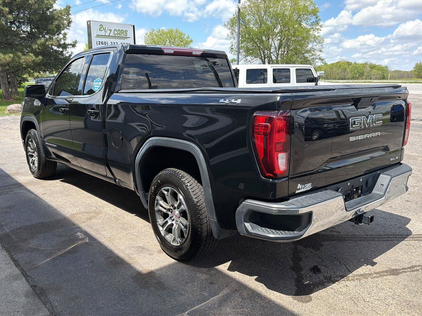 Used 2021 GMC Sierra 1500 SLE w/ Driver Alert Package I AWD/4WD image 4