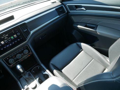 Used 2023 Volkswagen Atlas SE w/ Black Wheel Package image 11