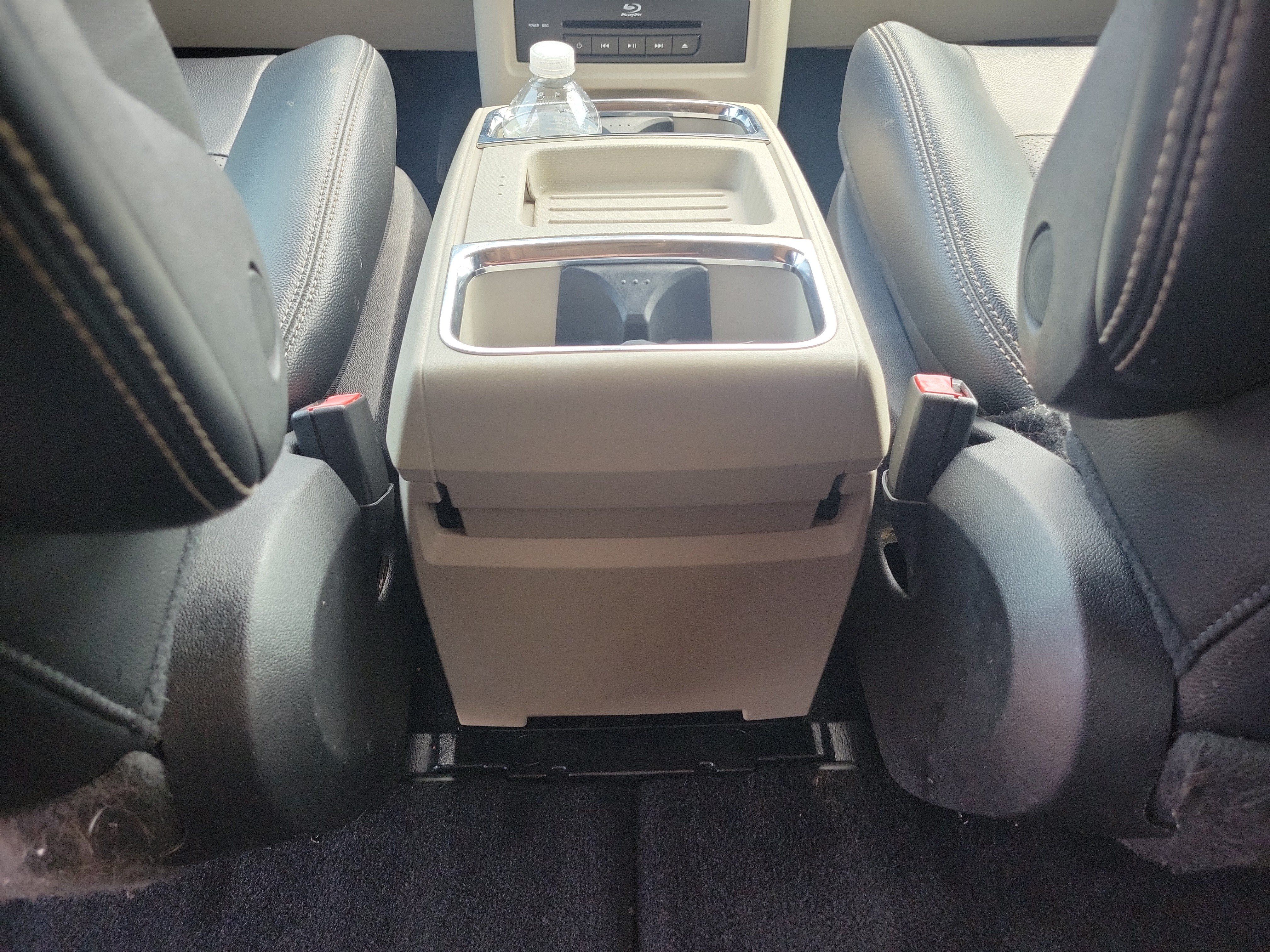 Used 2015 Chrysler Town & Country Touring-L w/ Driver Convenience Group FWD image 11