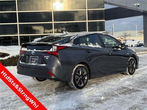 Used 2022 Toyota Prius XLE image 3