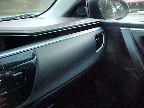 Used 2015 Toyota Corolla S image 26