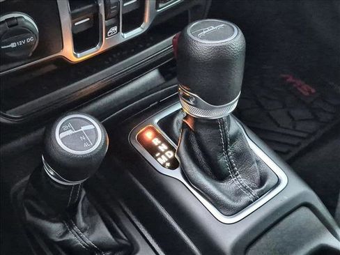 Certified 2025 Jeep Gladiator Sport AWD/4WD image 11