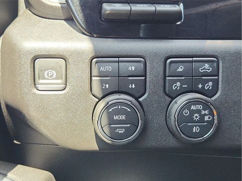Used 2025 Chevrolet Silverado 2500 High Country w/ Technology Package AWD/4WD image 18