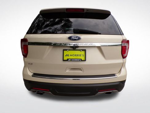 Used 2018 Ford Explorer XLT w/ Equipment Group 202A FWD image 4