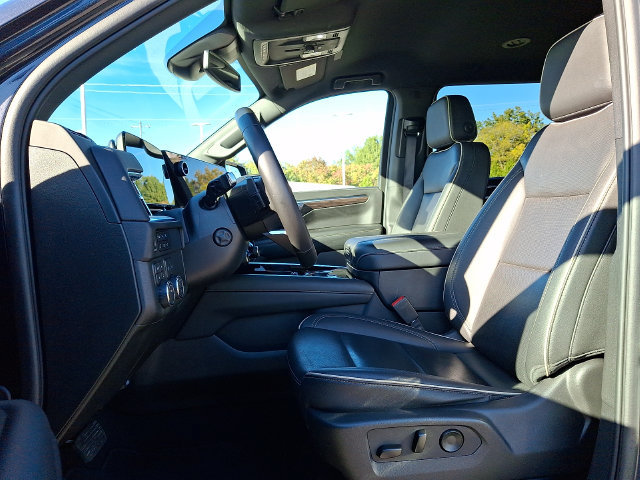 Used 2025 Chevrolet Suburban Premier AWD/4WD image 13